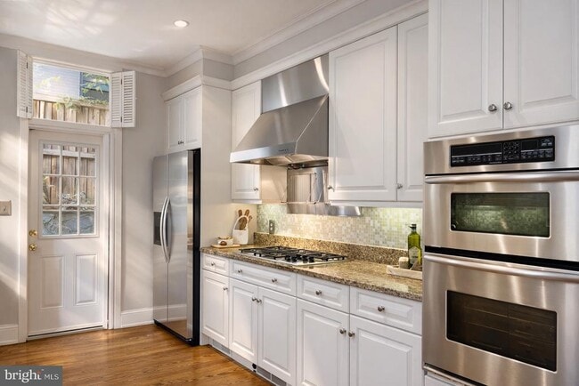 Building Photo - 2127 Leroy Pl NW