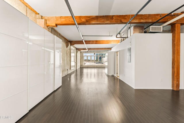 Building Photo - 530 S Hewitt St