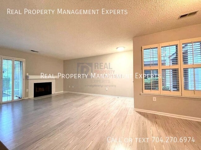 Building Photo - 5003 Sharon Rd