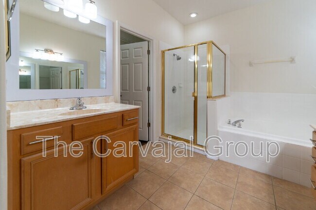 Building Photo - 423 Heather Hills Dr