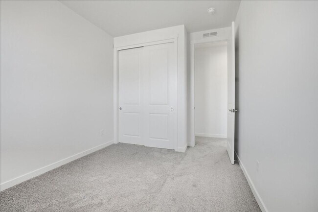 Building Photo - Brand new 3 bed 2.5 bath townhouse