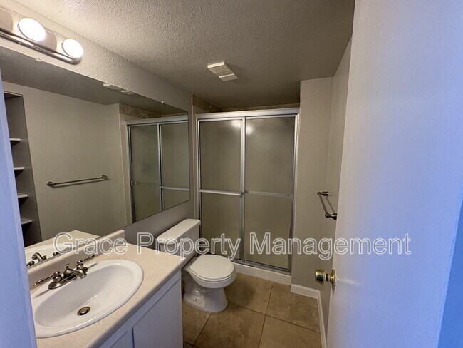 Building Photo - 8555 E Fairmount Dr