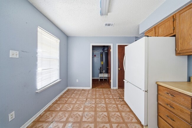 Building Photo - 406 E 34th St