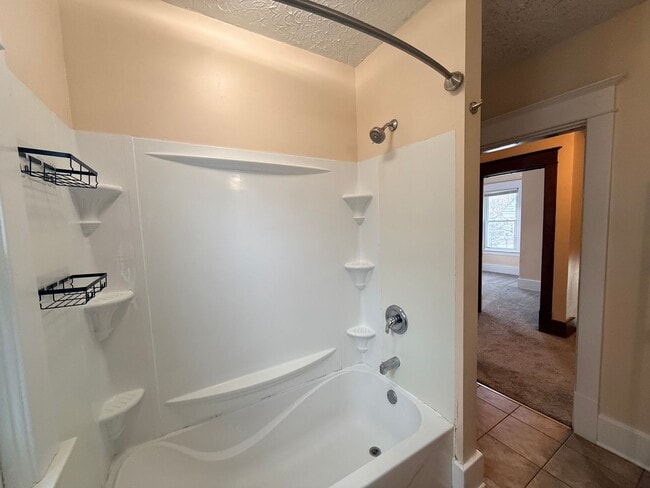 Building Photo - 4 Bedroom, 1.5 Bath Home – North East Grand Rapids