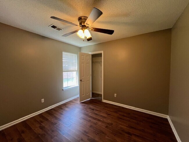 Building Photo - Renovated 3 Bedroom 2 Bath Home for Rent!!