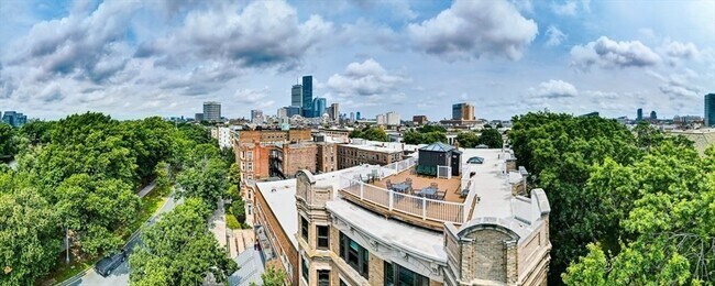 Building Photo - 114 Fenway