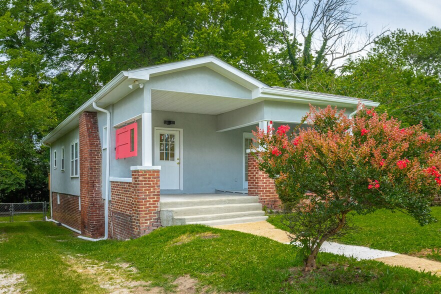 Building Photo - 2511 Oak St