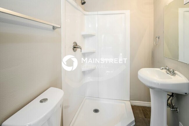 Building Photo - 3 Bedroom Pet-Friendly Home in Tampa, FL with Main Street Renewal
