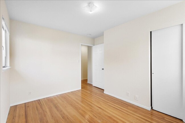 Building Photo - 2208 Buena Vista Ave