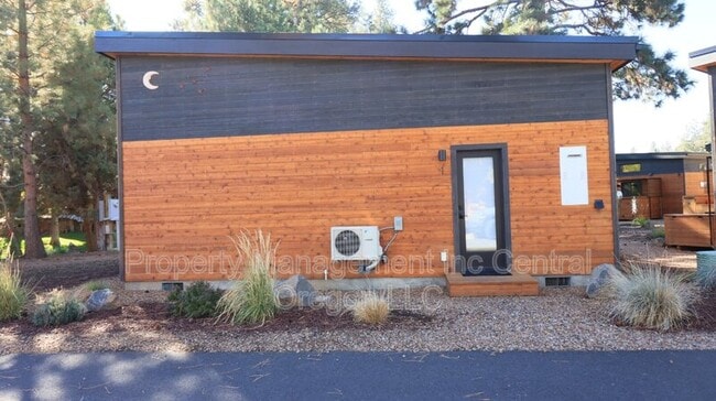Building Photo - 61304 Wizard Ln