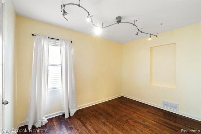 Building Photo - 3602 Elmhurst Ave