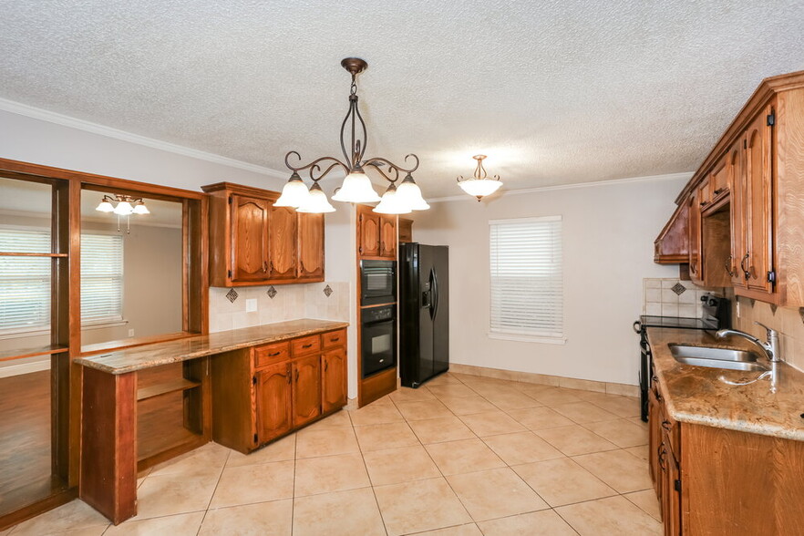 Building Photo - 7212 Elderberry Ln