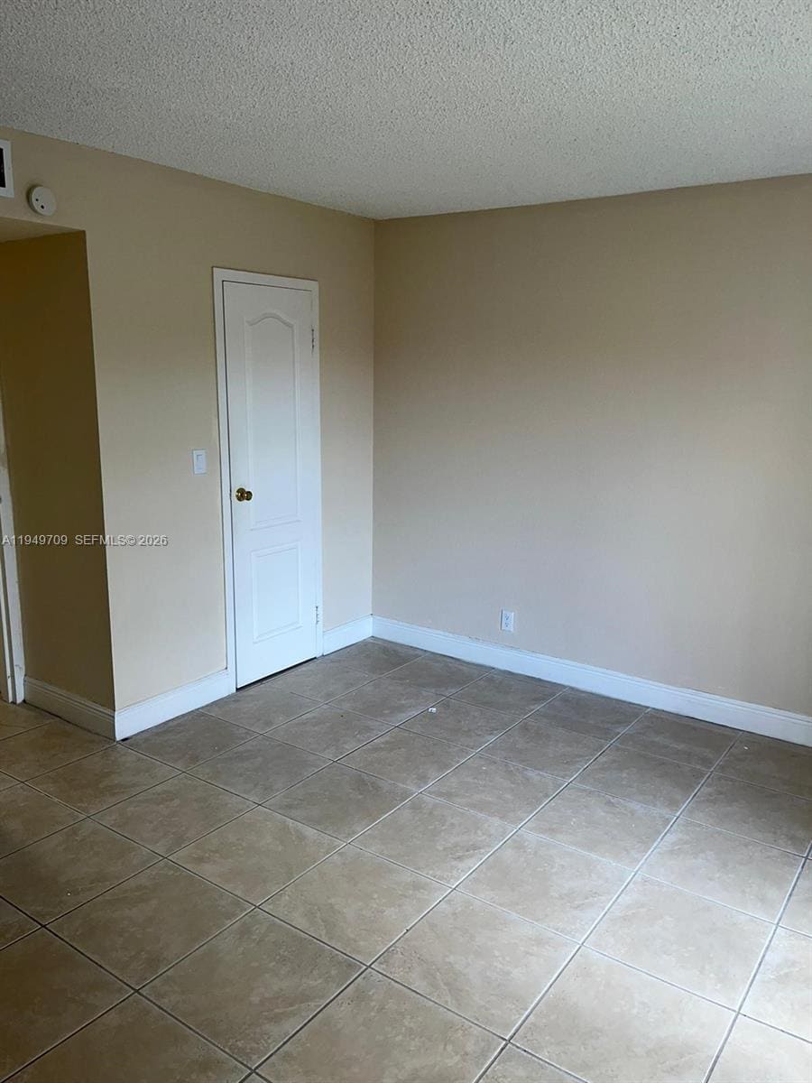 Building Photo - 5221 Geneva Way