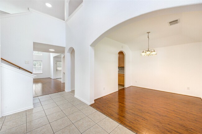 Building Photo - 11 E Sage Creek Pl
