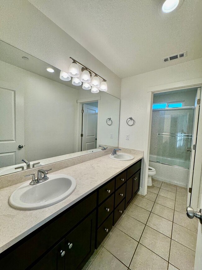 Building Photo - 5 Bedroom 3 Bath Home with Pool, pool and ...