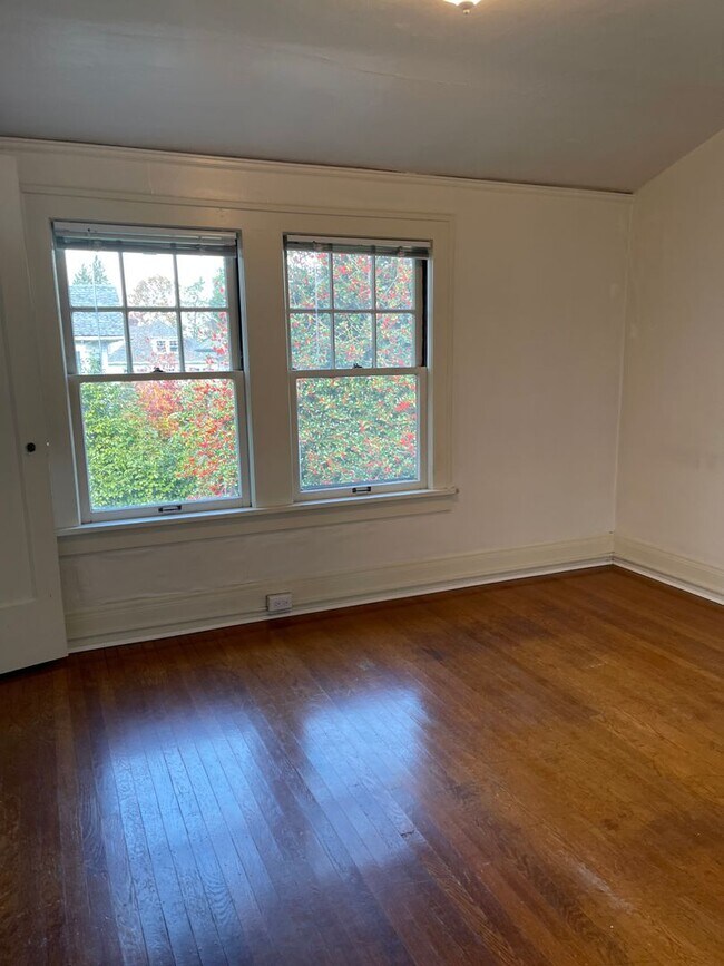 Building Photo - Cro02 - NW Northrup