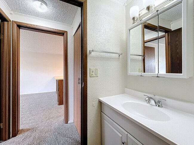 Building Photo - The Hampton - 1 Bedroom 1 Bathroom with inside laundry