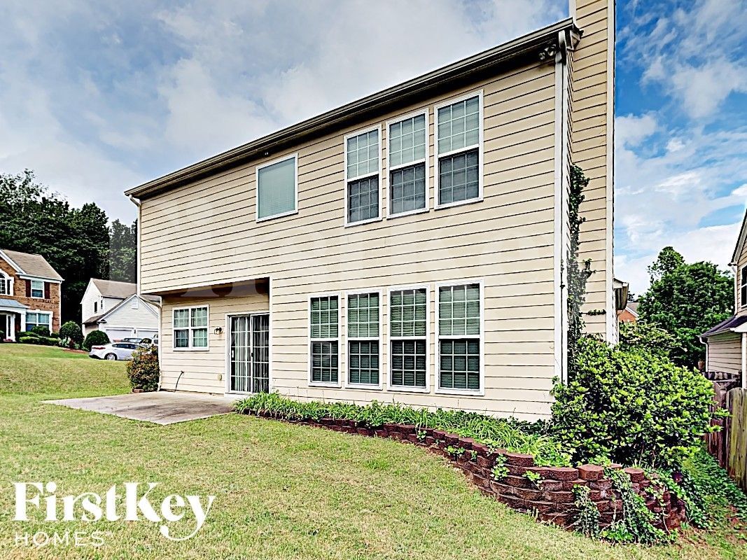 Building Photo - 2460 Vistoria Dr