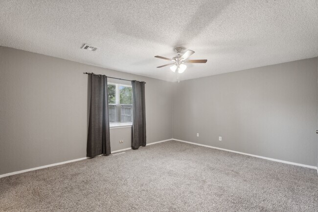 Building Photo - 2904 E Fort Worth St