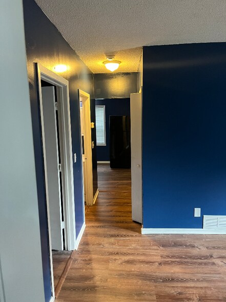 Building Photo - 823 N 42nd Ave