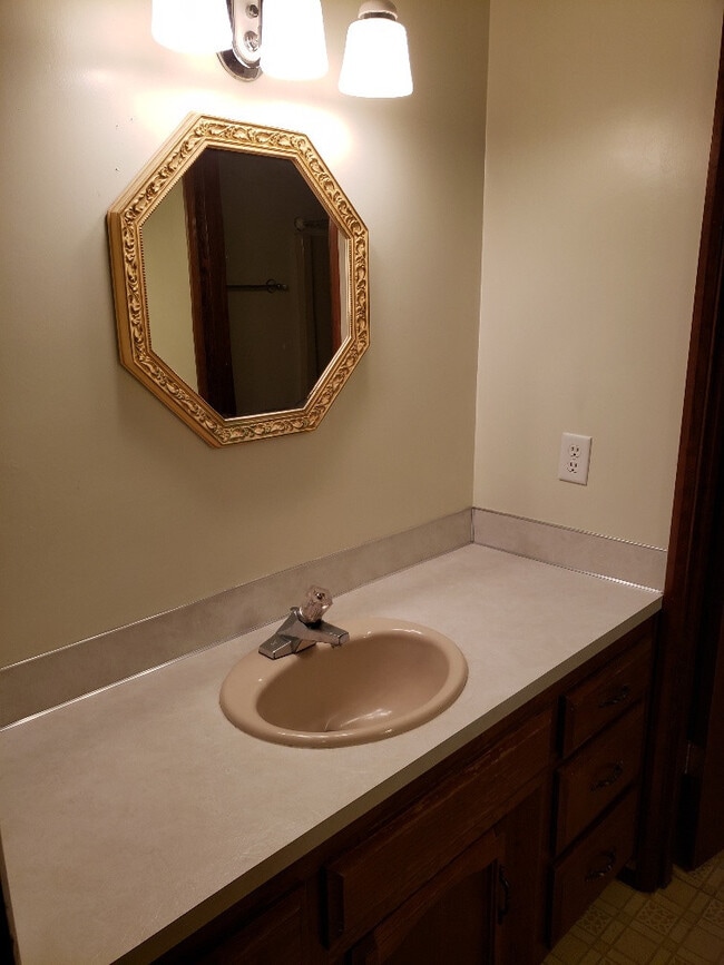 Building Photo - STATUS: AVAILABLE- | R35 |$1895.00 + $100 ...