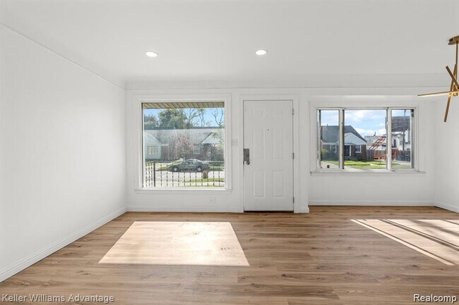 Building Photo - 20558 Oakfield Ave