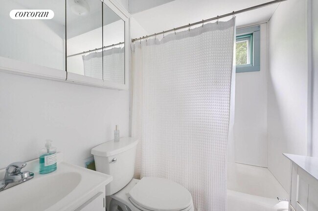 Building Photo - 237 Noyack Rd