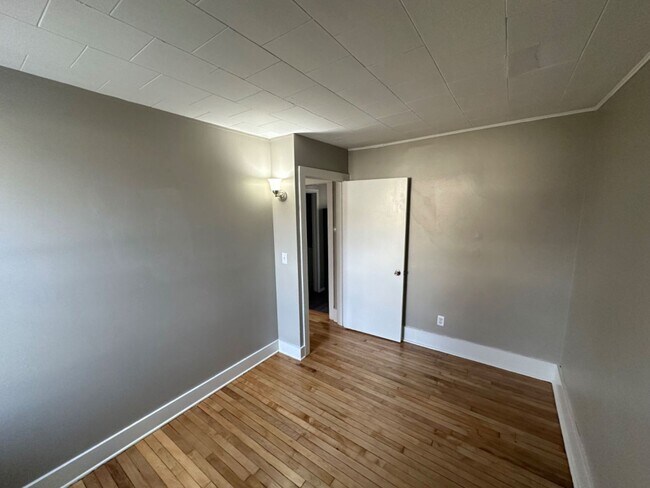 Building Photo - 3 Bedroom Duplex