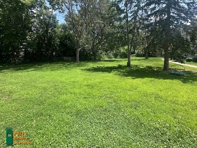 Building Photo - Recently Remodeled 1 Bedroom Condo