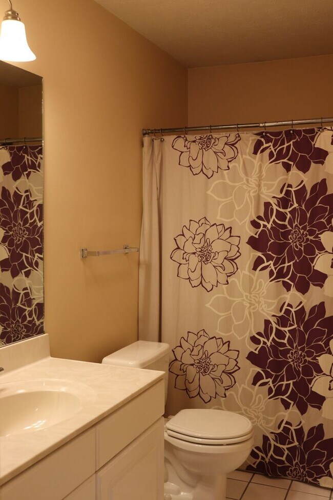 Building Photo - 2 bed/2.5 bath Townhouse in Morgantown - A...