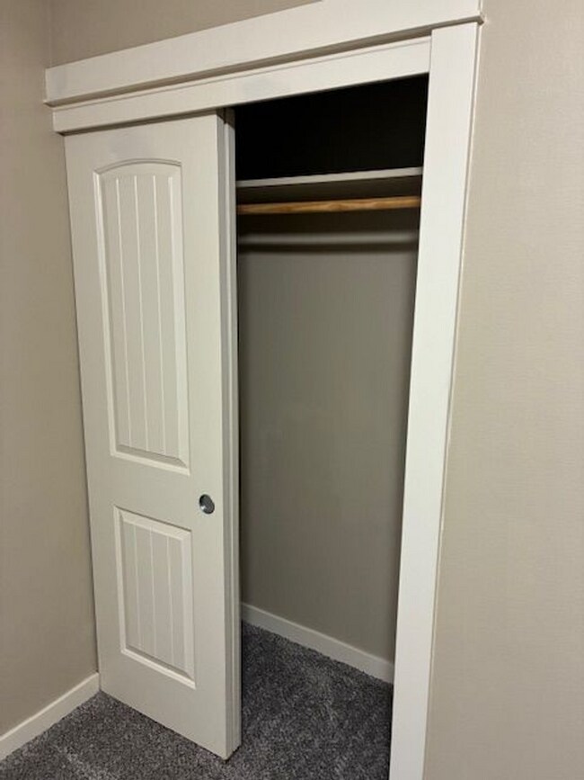 Building Photo - BW8920