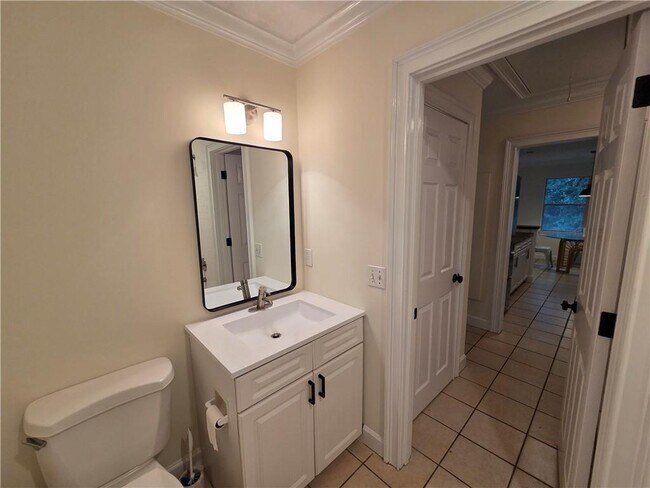 Building Photo - 800 Mallery St