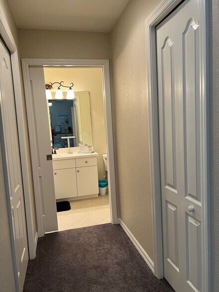 Building Photo - 16635 Lake Circle Dr