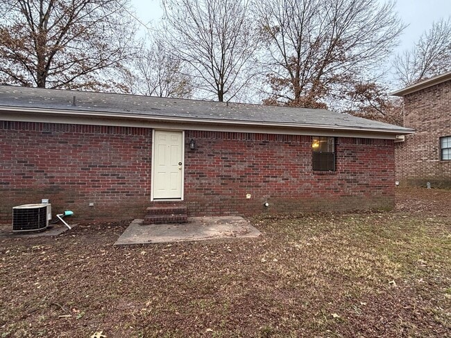 Building Photo - 3327 N Detroit Ave