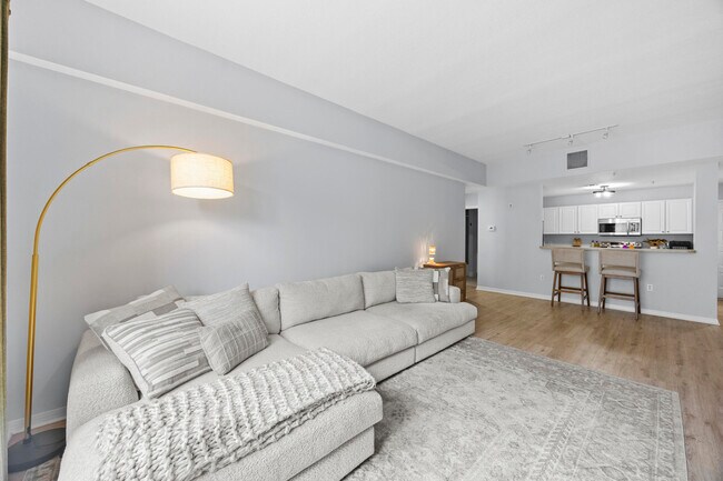 Building Photo - 1203 Town Center Dr