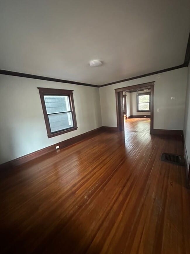 Building Photo - Spacious Single Family 4-Bedroom 1.5-Bath Home For Rent