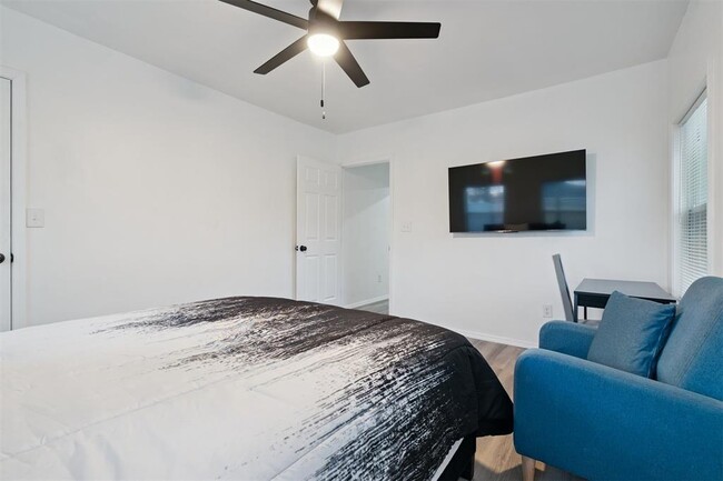 Building Photo - 1200 NE 17th St