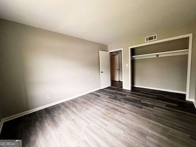 Building Photo - 2928 Parc Lorraine