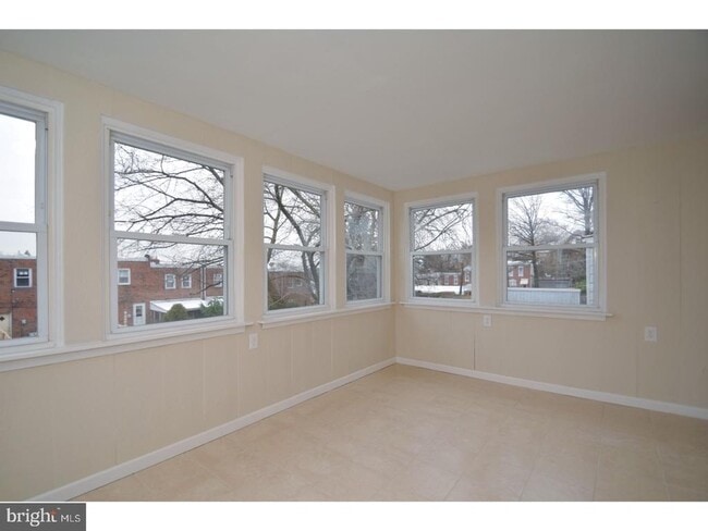 Building Photo - 321 Hermitage St