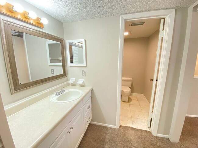 Building Photo - 566 Orange Dr