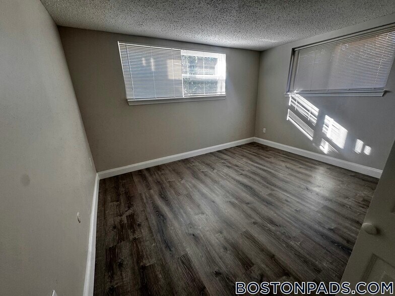 Building Photo - 148 Stevens St