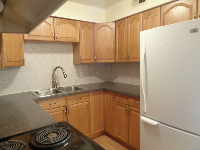 Building Photo - 11760 S Ridgeland Ave