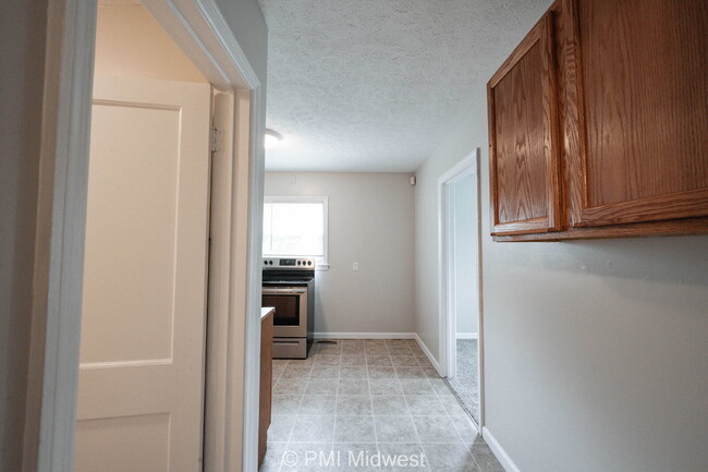 Building Photo - "Charming 3-Bed Home in Indianapolis – Coz...