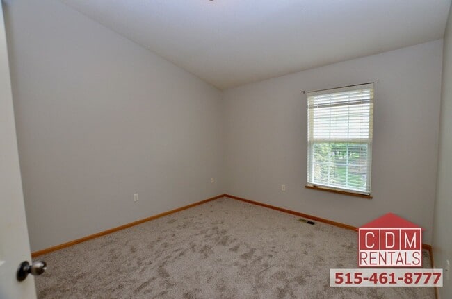 Building Photo - Wonderful Waukee Townhome
