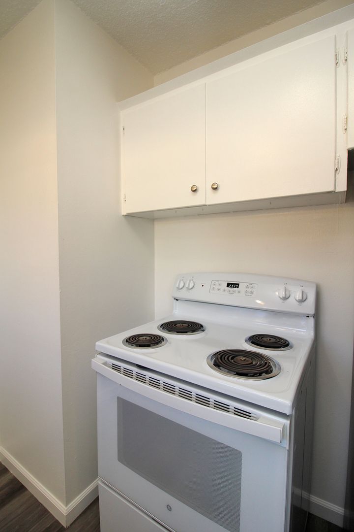 Building Photo - 6213-6217 SE Fern Ave