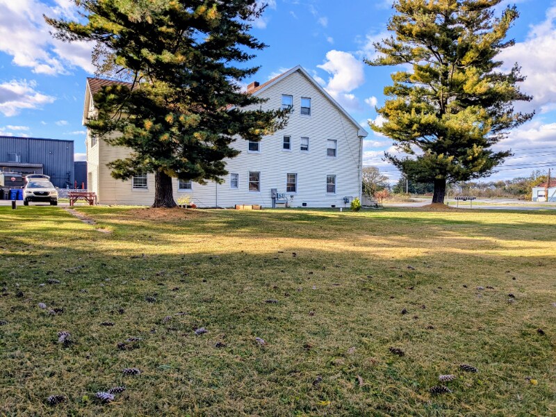 Building Photo - 2274 S Market St