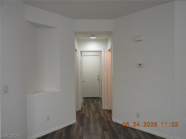 Building Photo - 521 W Dolphin Peak Ct