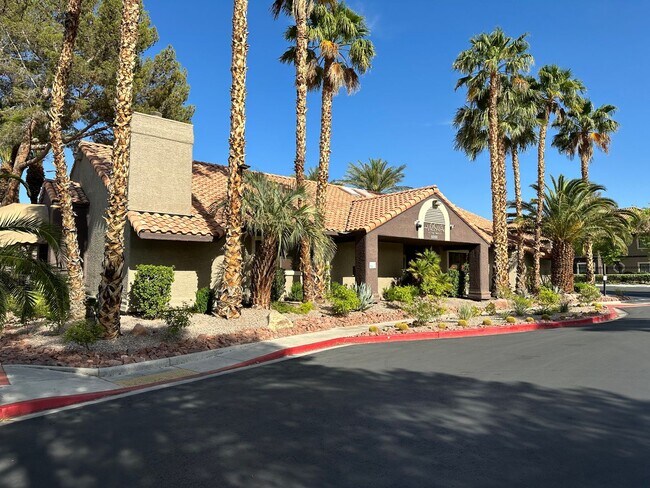Building Photo - SW!! 2 Bedroom Condo!! 1st Floor!! Newly r...