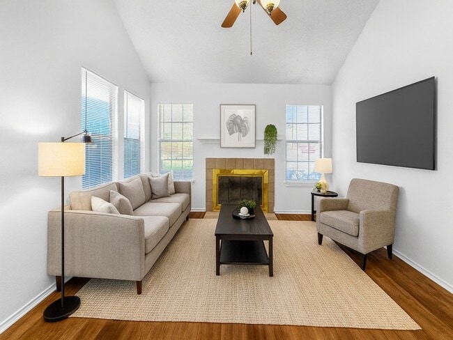 Building Photo - 3BR SFR w/ Garage & Fenced Yard in Fort Worth