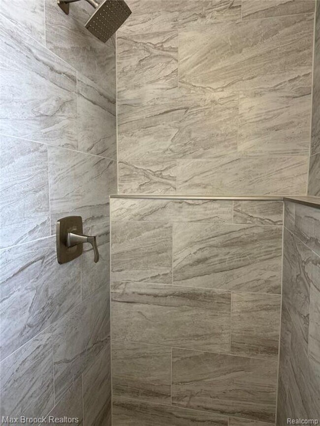 Building Photo - Beautiful mid-century modern home